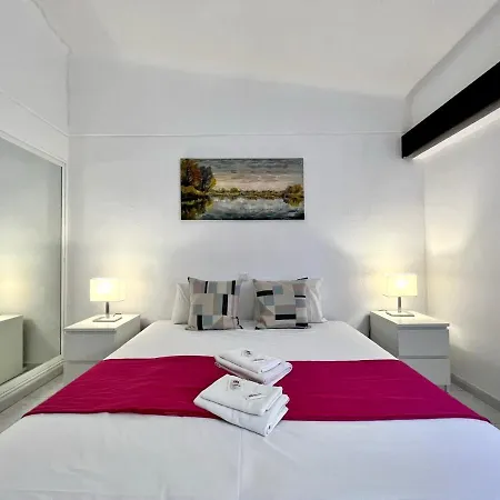 Blue Lagoon With Pool By Homing Appartement